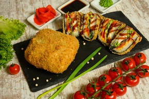 Суши бургер с курицей 360г